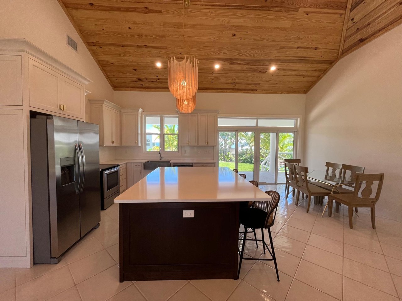 Sunnyside, Treasure Cay 