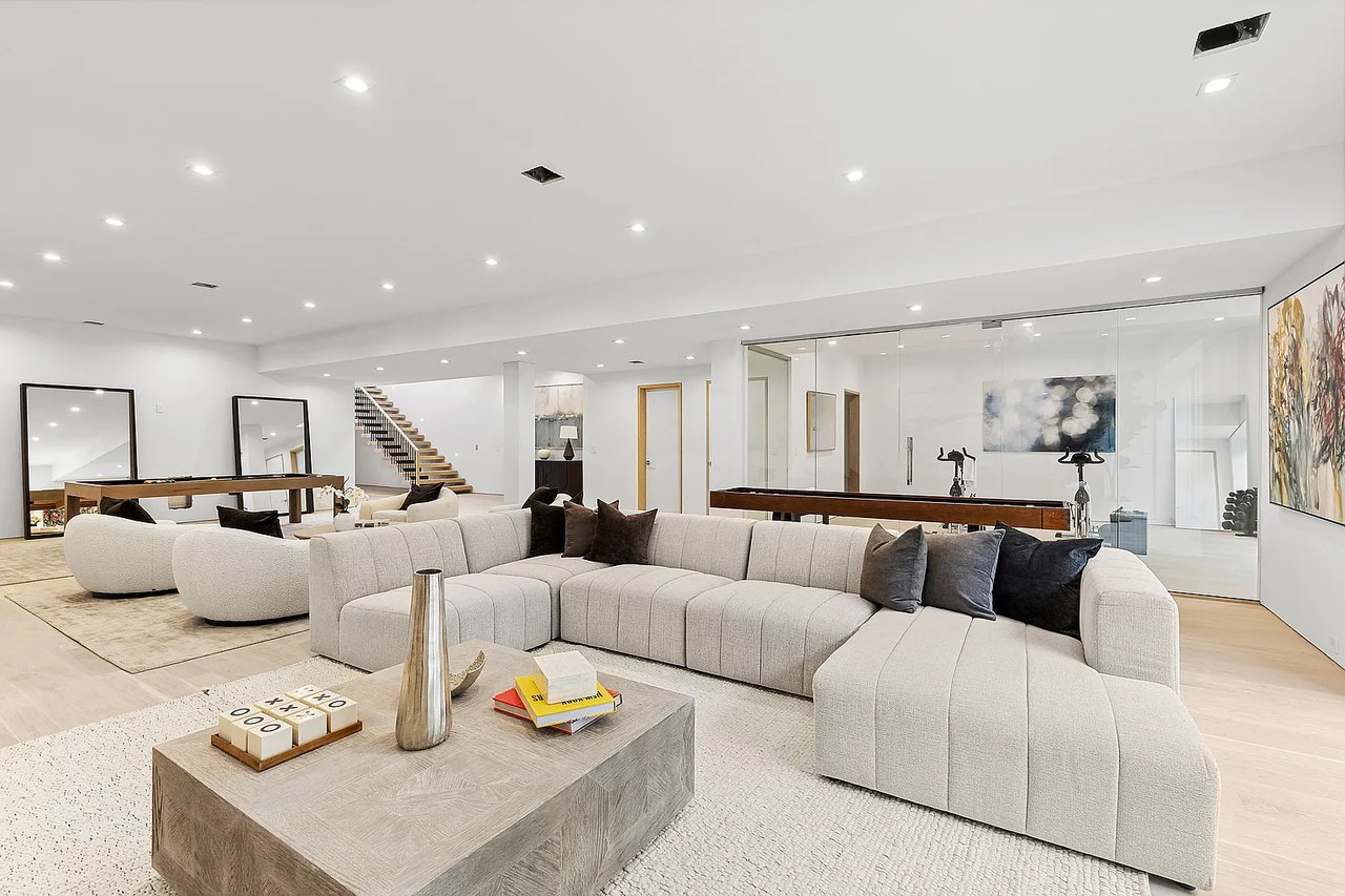 637 Halsey Ln - In Contract