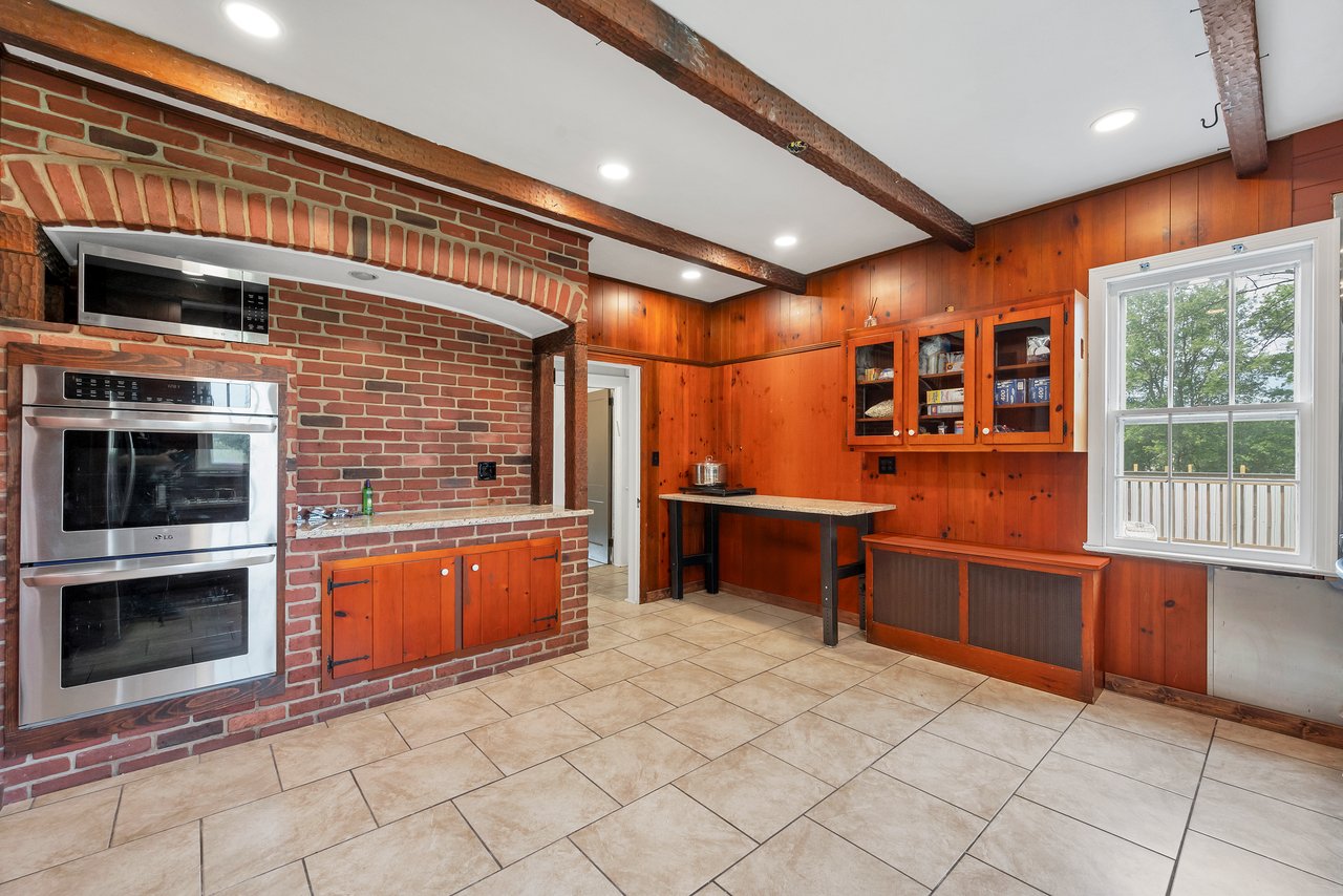 Beautiful Huge Home In Monticello