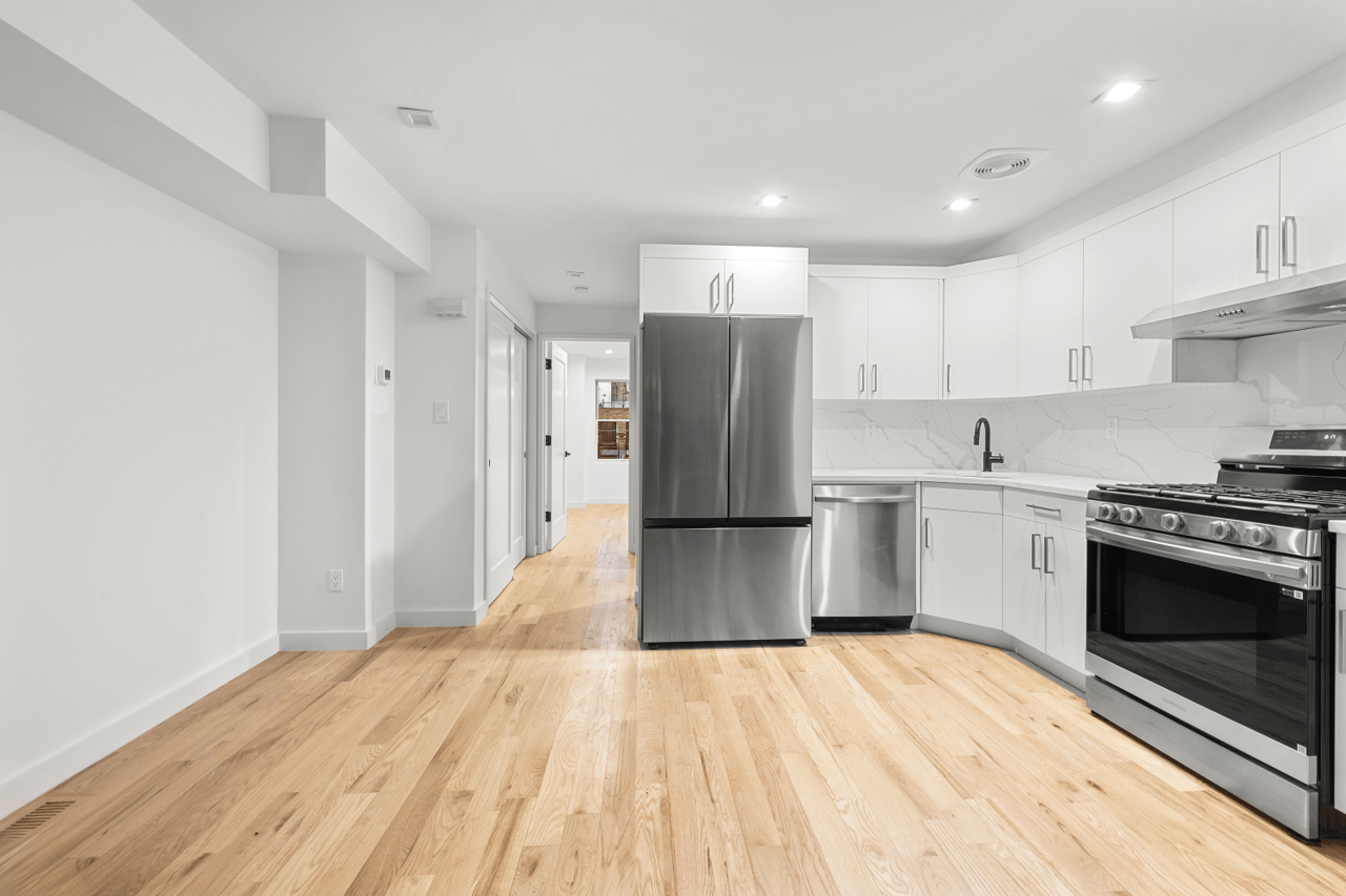 465A HALSEY Street TWNHSE