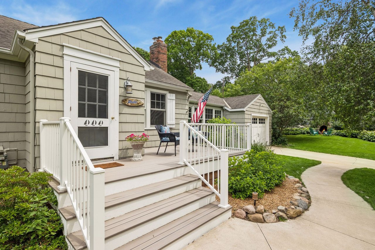 20600 Carson Road, Deephaven