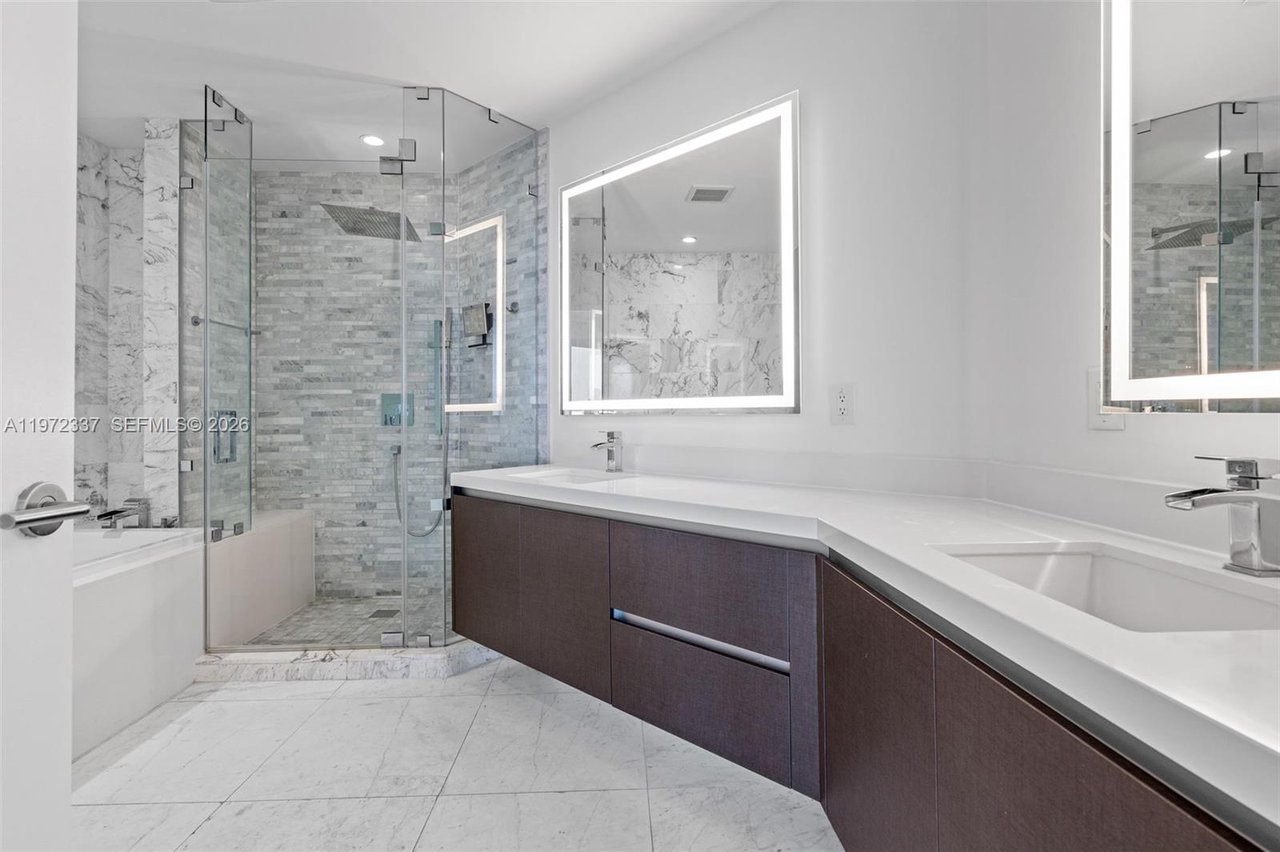 851-ne-1-avenue-miami-condo-for-sale-bathroom