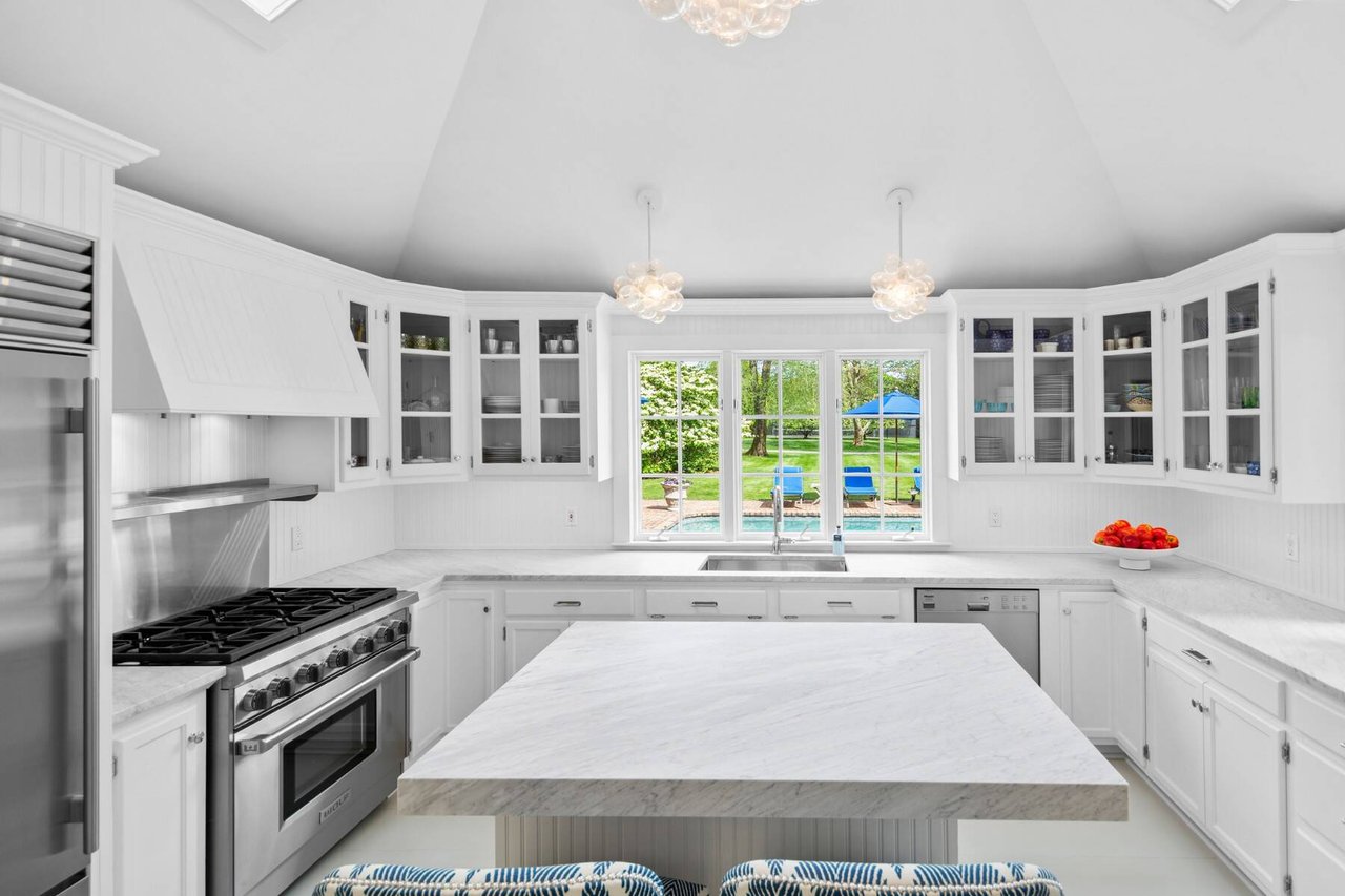 4 Bay Ln