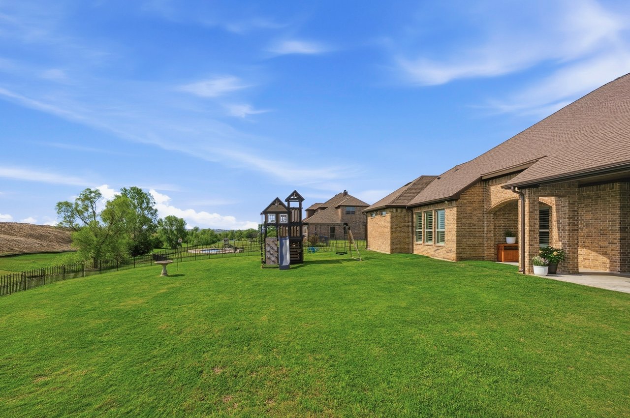 Gated Community Minutes from Eagle Mountain Lake!