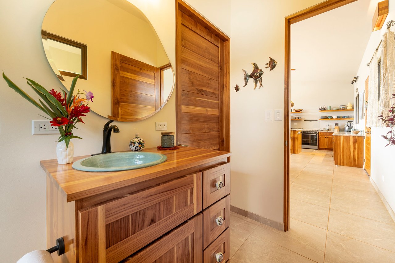 NEW PRIVATE MOUNTAIN HOME WITH OCEAN VIEWS ABOVE LAGUNAS