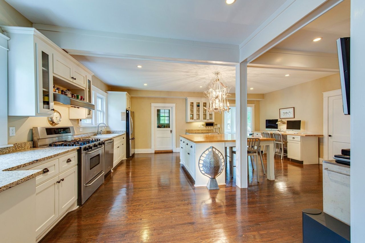 1205 Cedar Ln