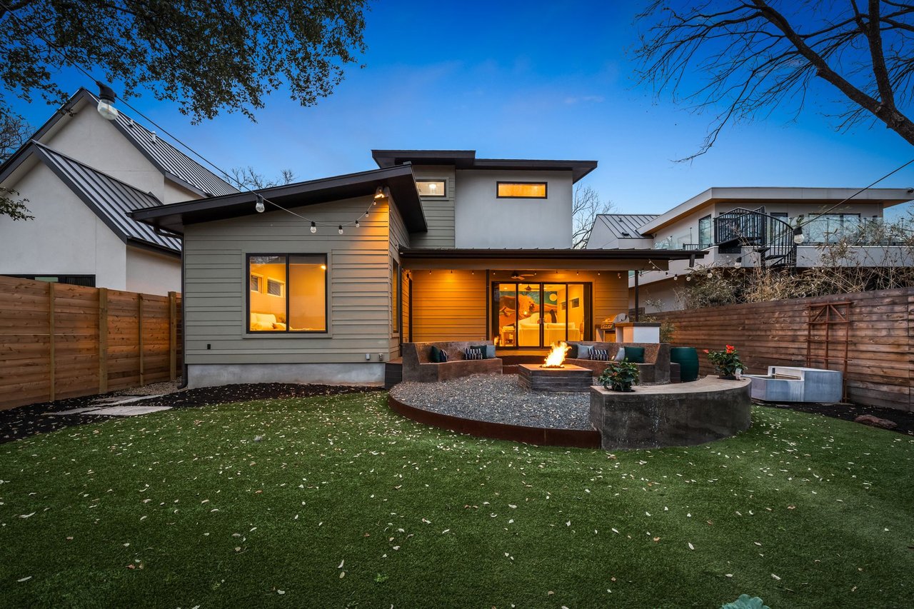 INSIDE A MODERN ZILKER RETREAT