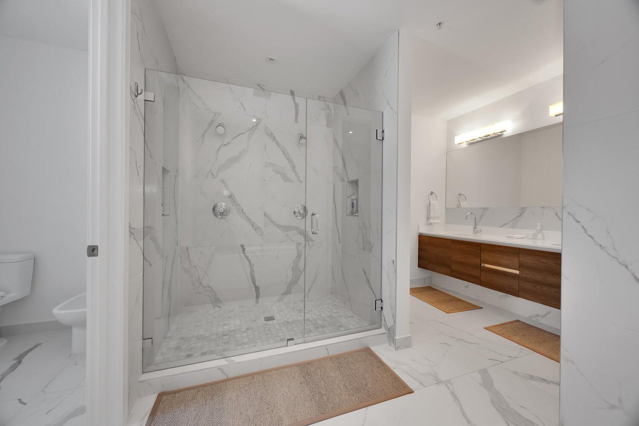 Exceptional Lower Penthouse Corner Unit in The City Beautiful