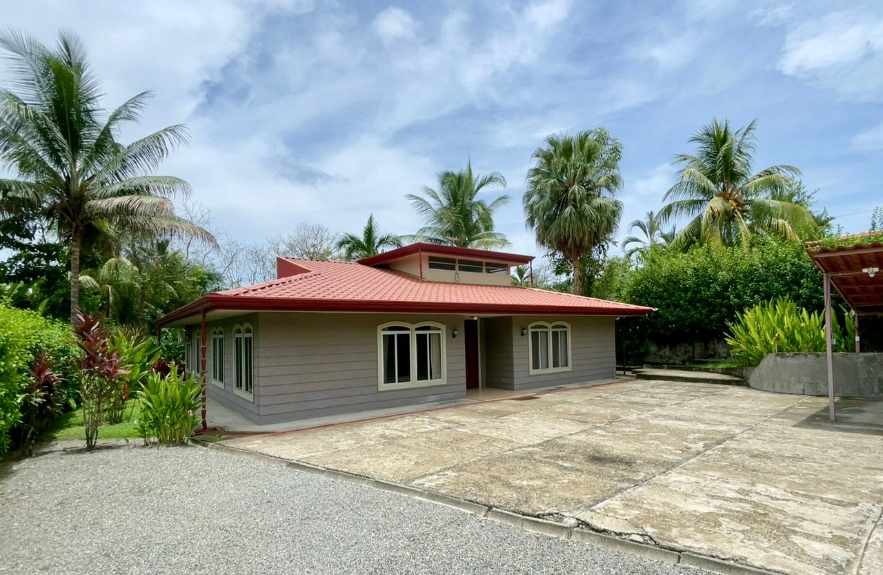 Casa Luna, 3bed /3bath Private Oasis, Convenient Location