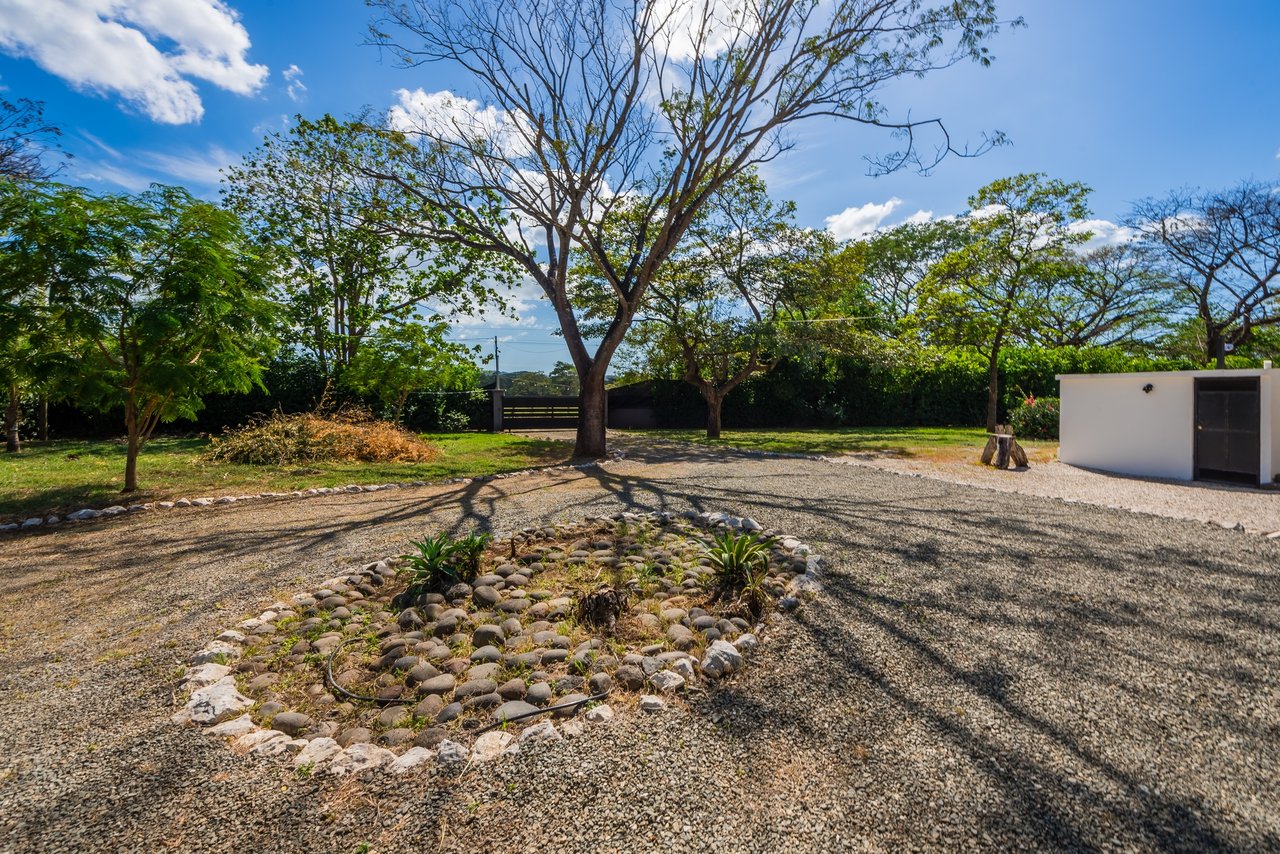 V-Stella Ju | House with Pool and Mixed-Use Land for Sale Near Finca Panamá, Costa Rica