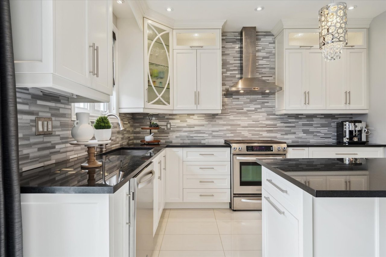 32 Maplebank Cres