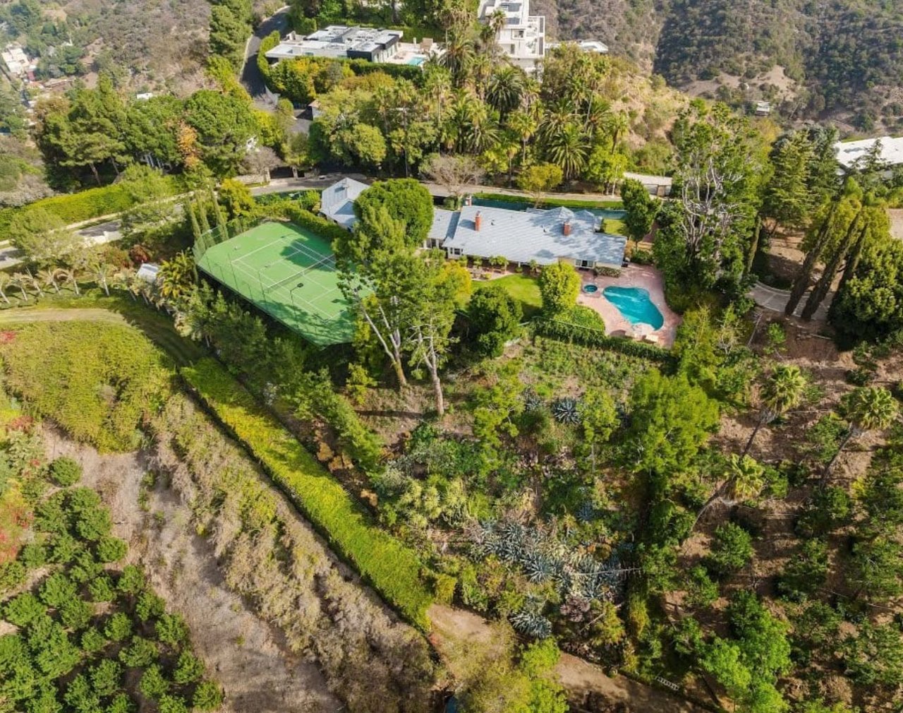 1237 Bel Air Rd, Los Angeles, CA 90077