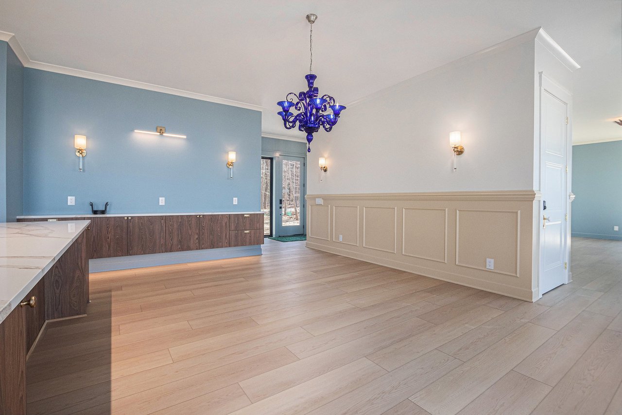 2578 2576, 2572 Lakeshore Drive
