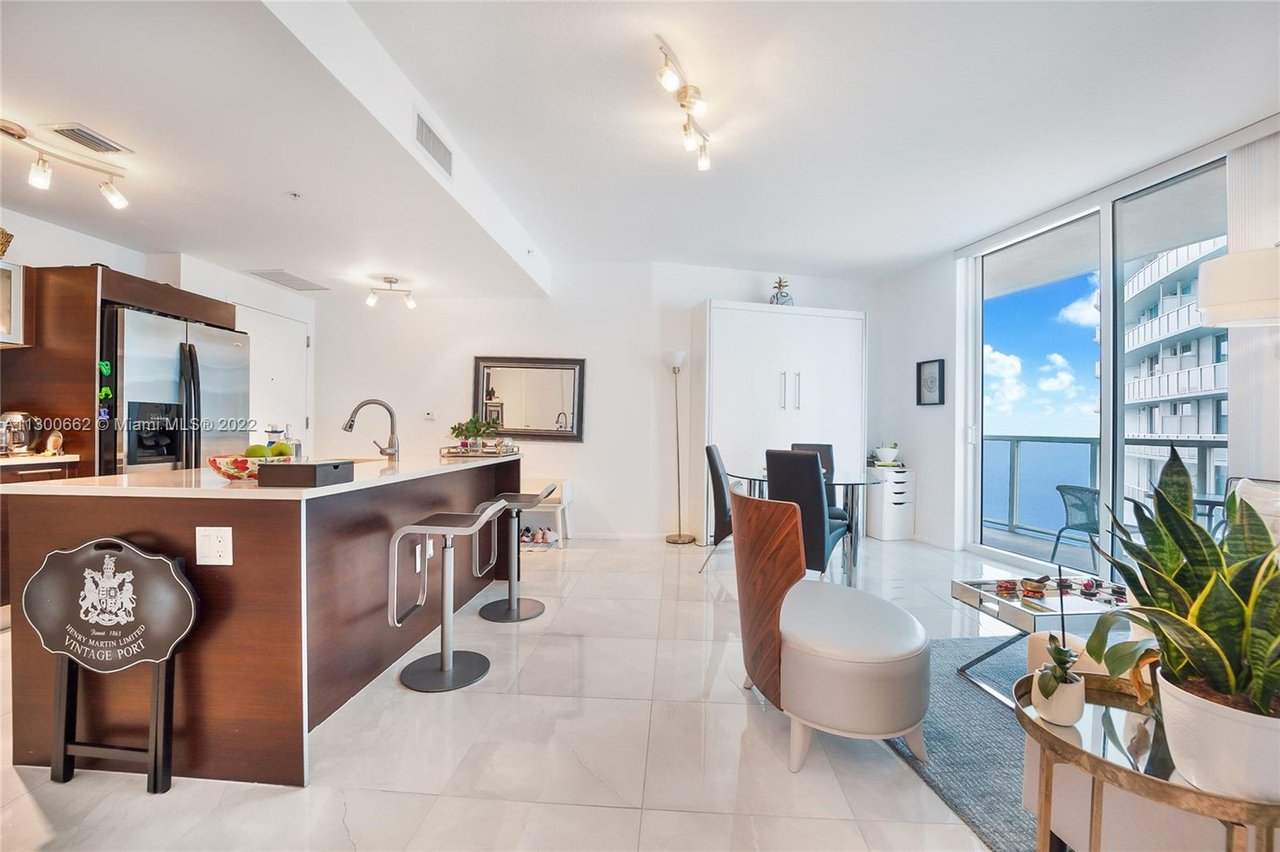 Quantum On The Bay Condo, Unit 1817