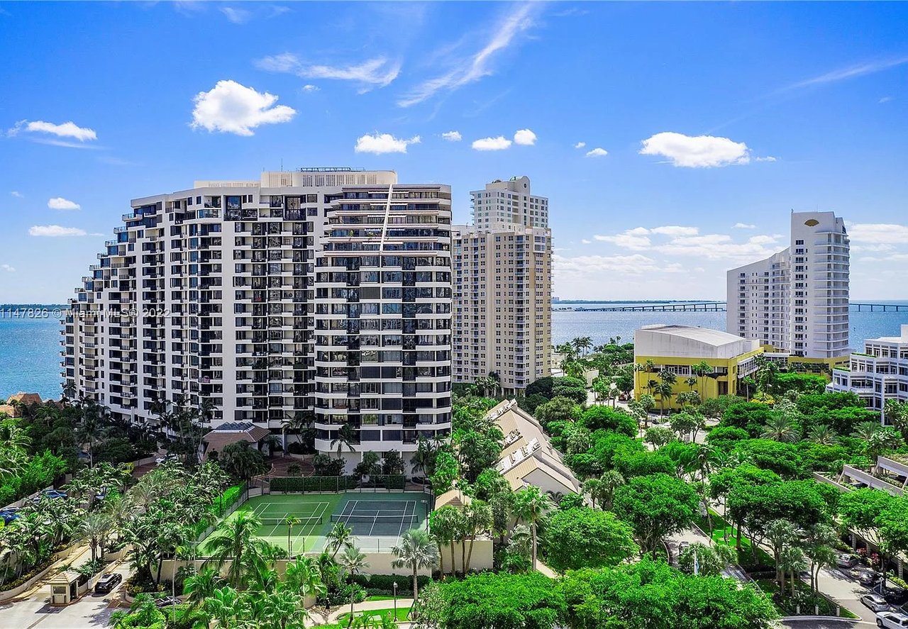 520 Brickell Key Dr #A1521