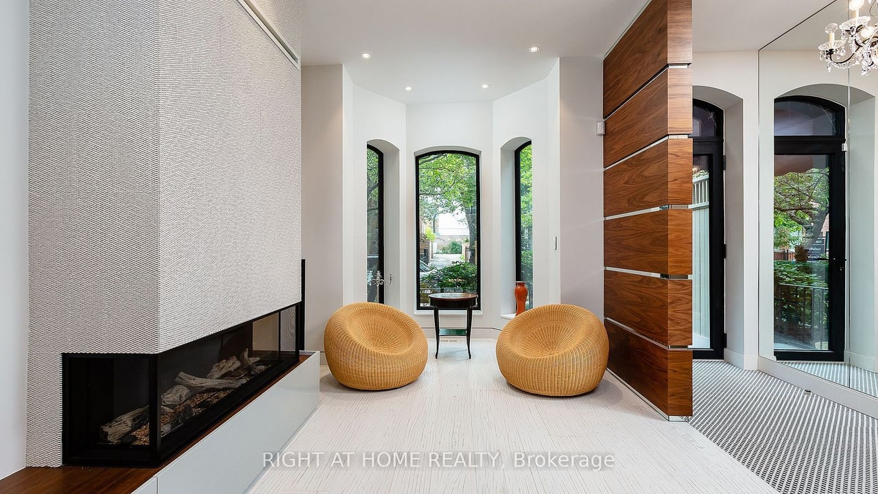 YORKVILLE FORESTY LUXURY