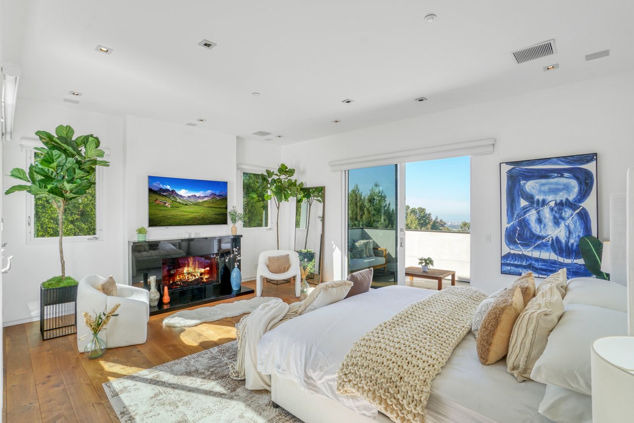 1116 Linda Flora Drive