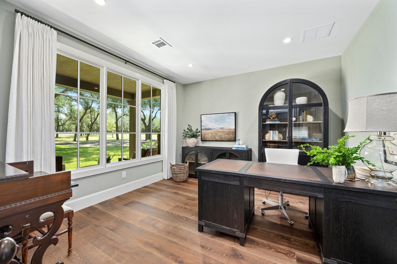 900 Rivercliff Drive