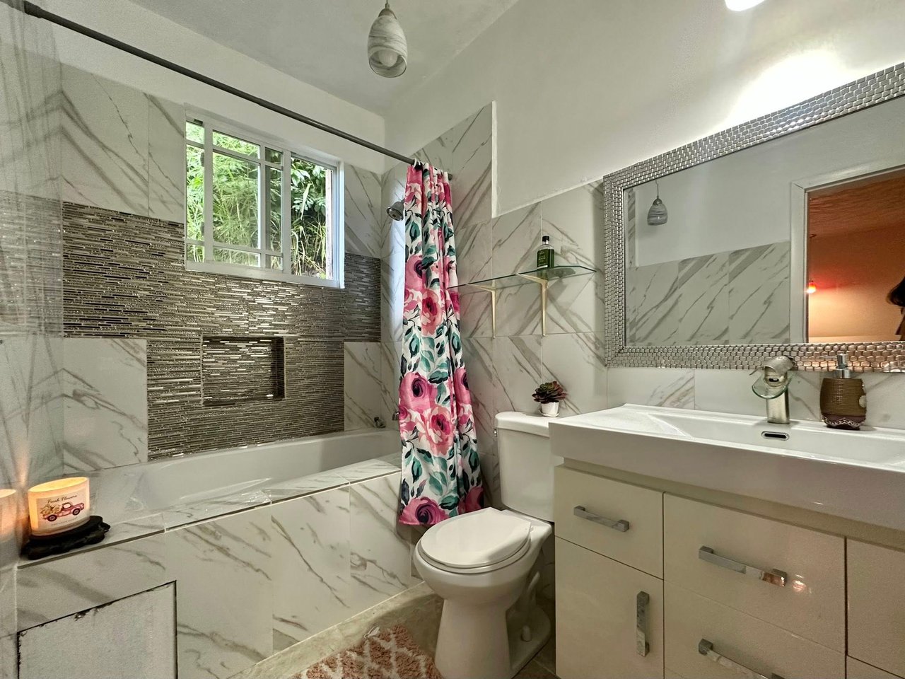1047 Carrot Bay 3 Bedroom Apartment