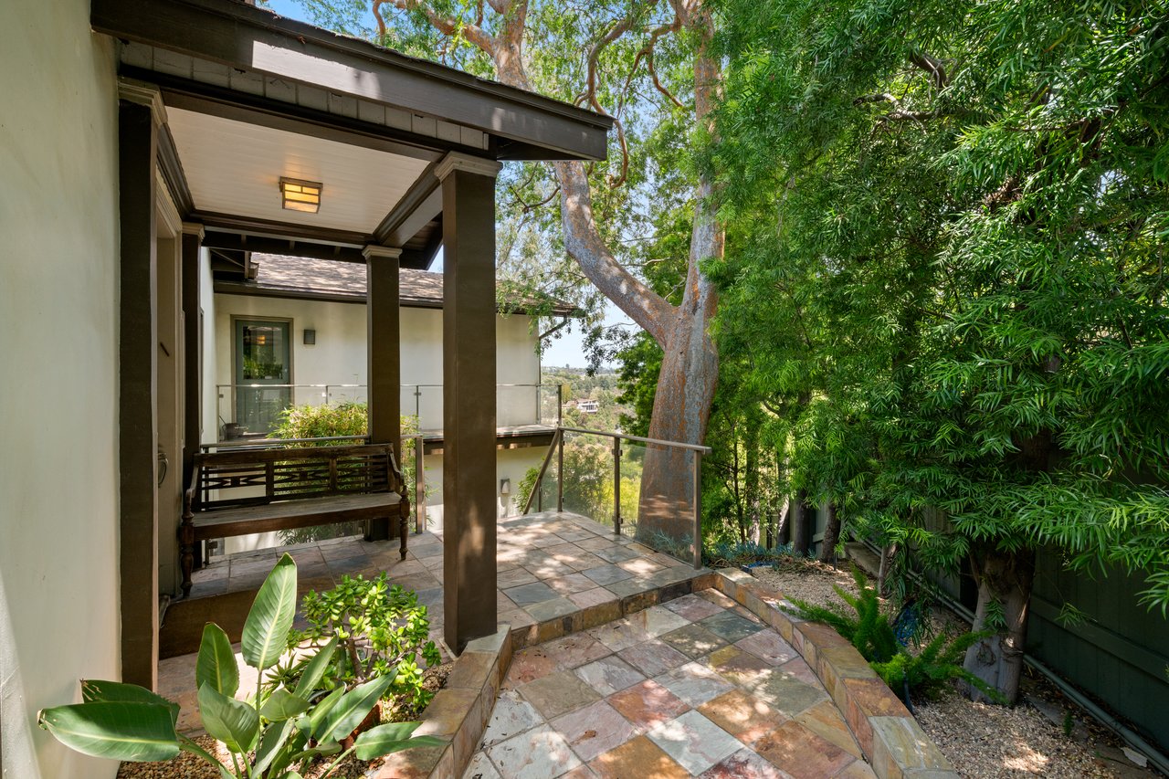 1018 N Tigertail Rd, Brentwood