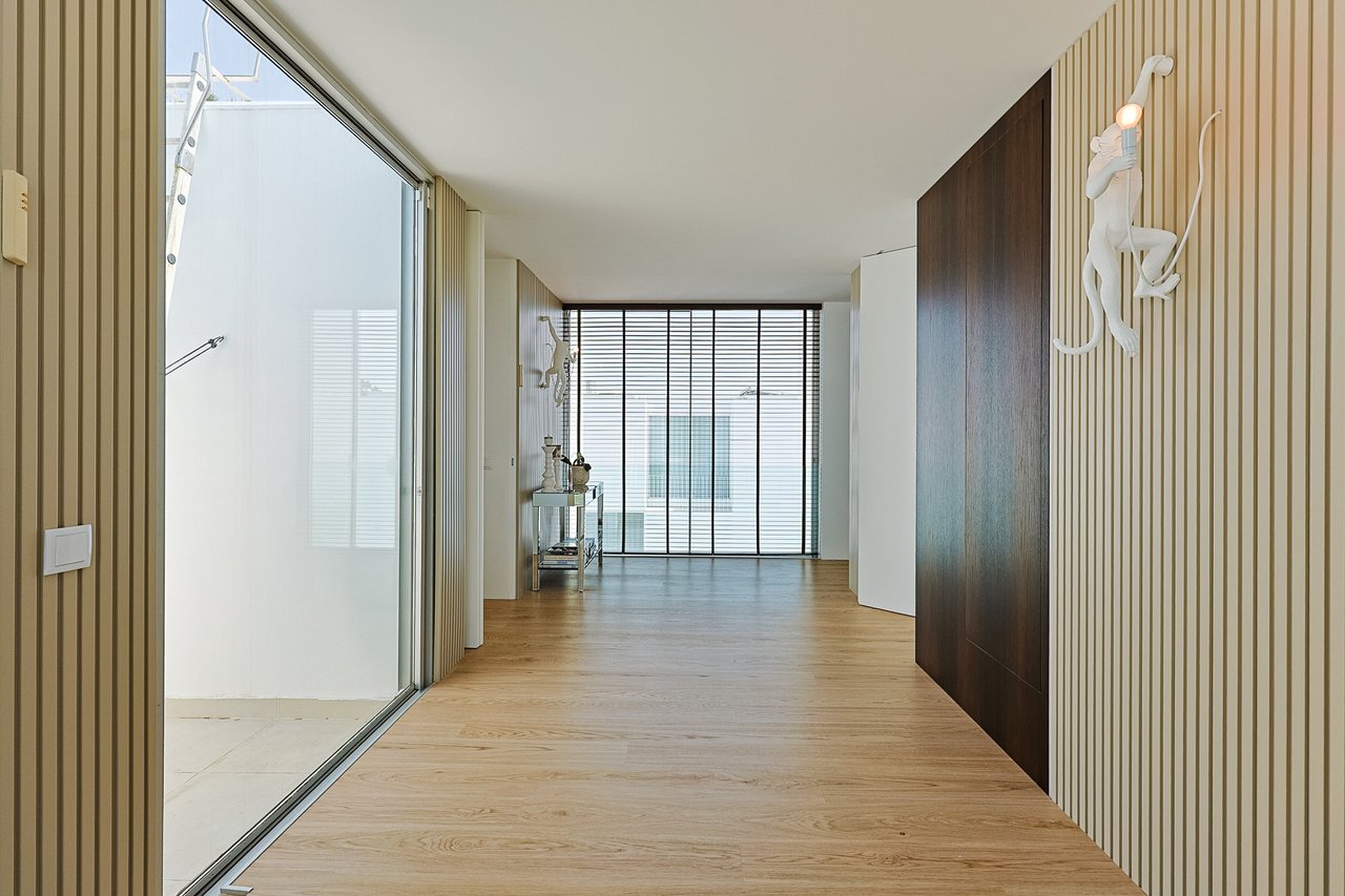 “The Green Villa” – Elegant Luxury Villa with Pool in Carnaxide, Oeiras