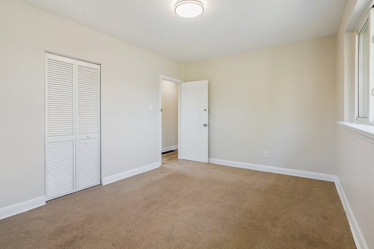Bungalow on 60' x 125' lot with endless potential