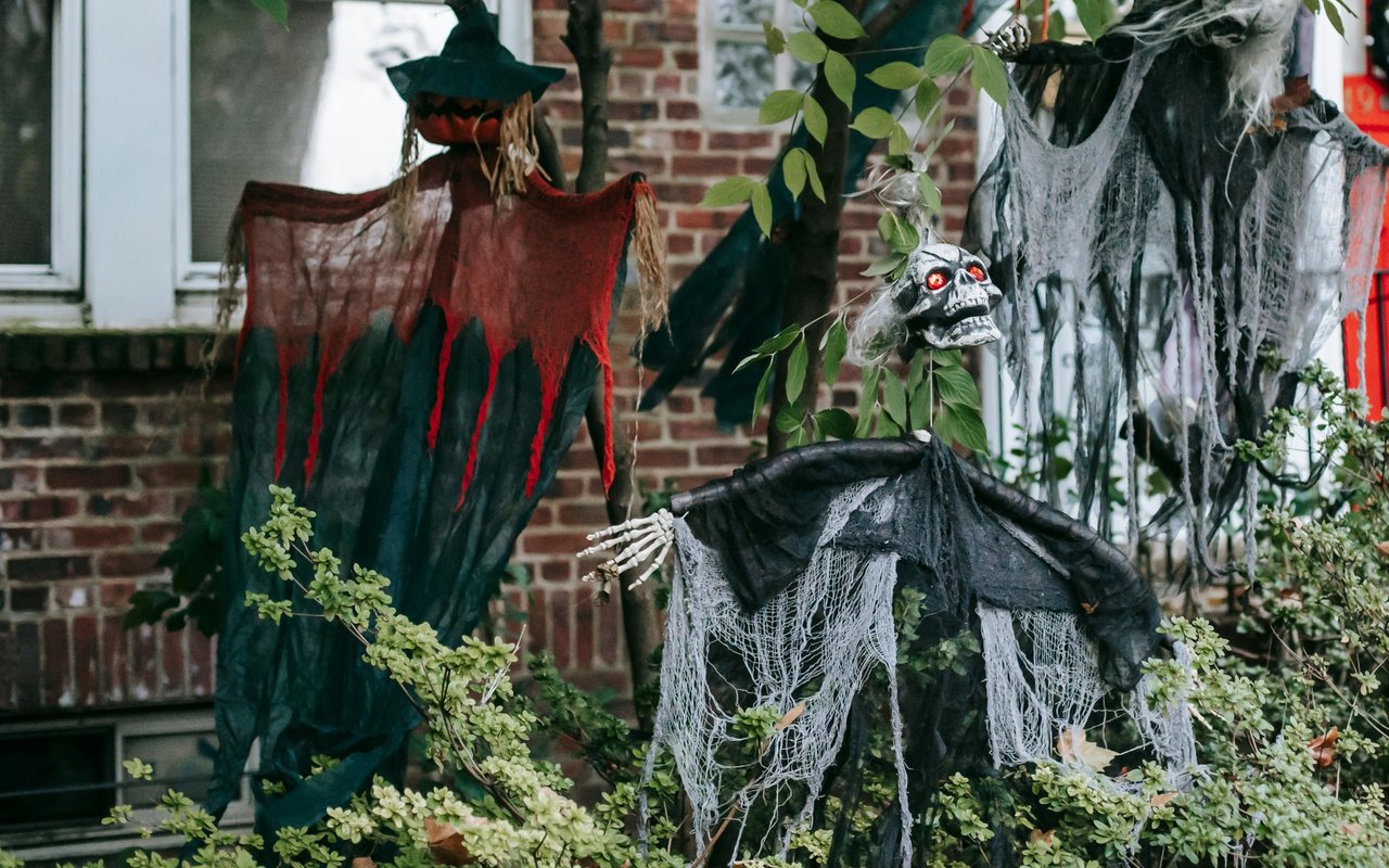 Decorating Your Home For Halloween While It's Listed For Sale