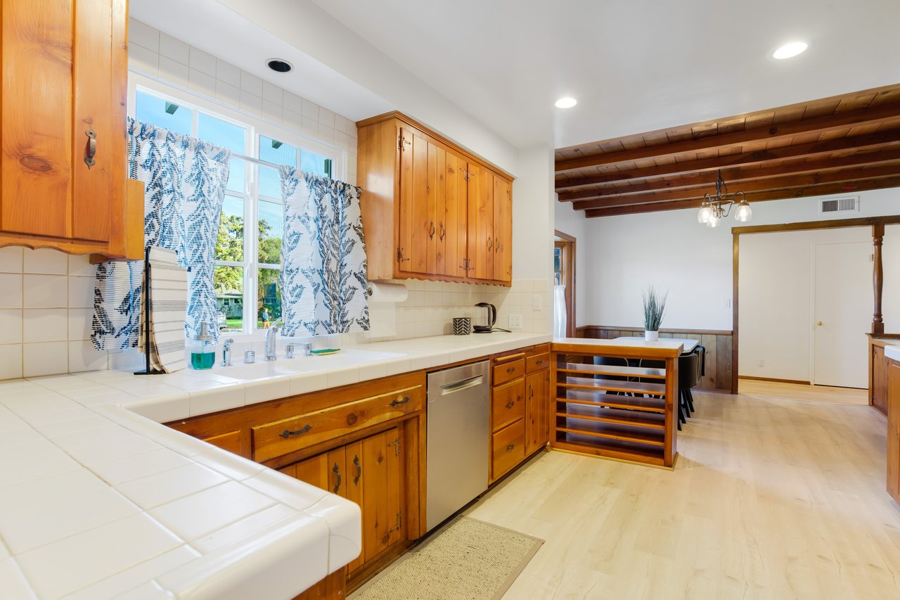 Melba Ave, 91367