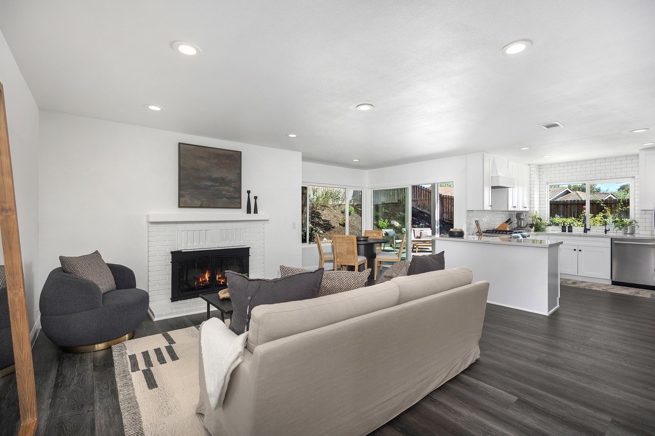 24532 La Cienega Street