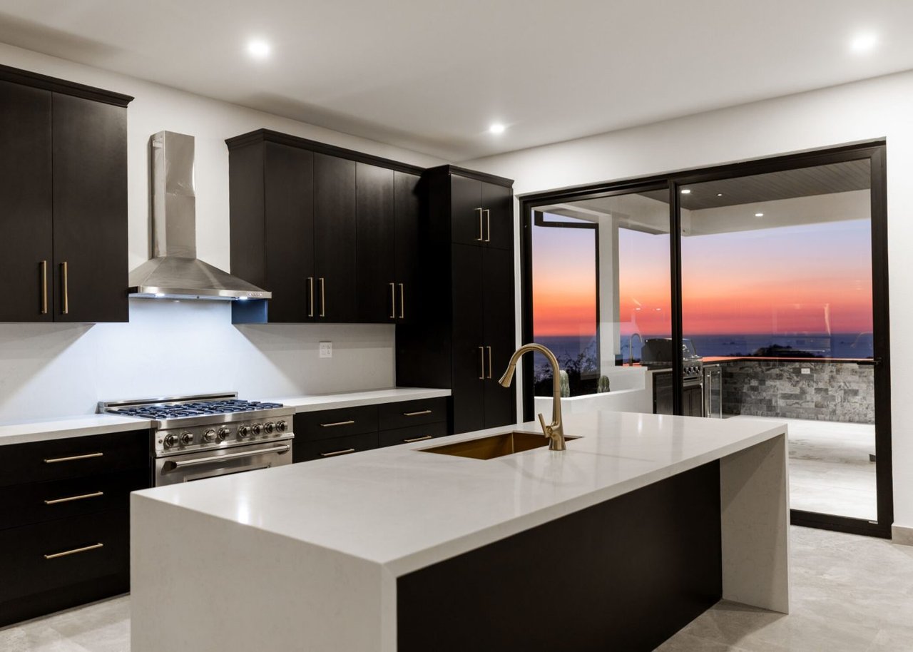 Luxury Living with Panoramic Ocean Views