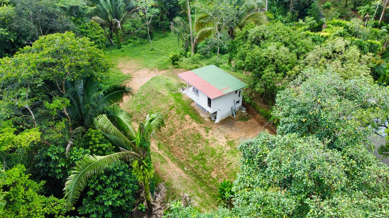 Investment Opportunity in Playa Hermosa – Fixer-Upper with Great Potential!