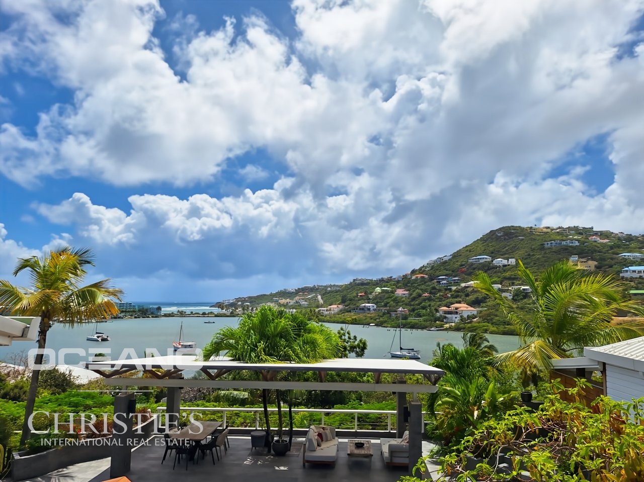 Magnificent sea-view villa + 3 bungalows