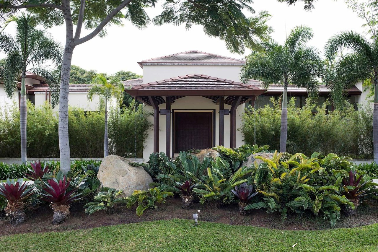 Tropical Single Story Estate, Santa Ana, San Jose