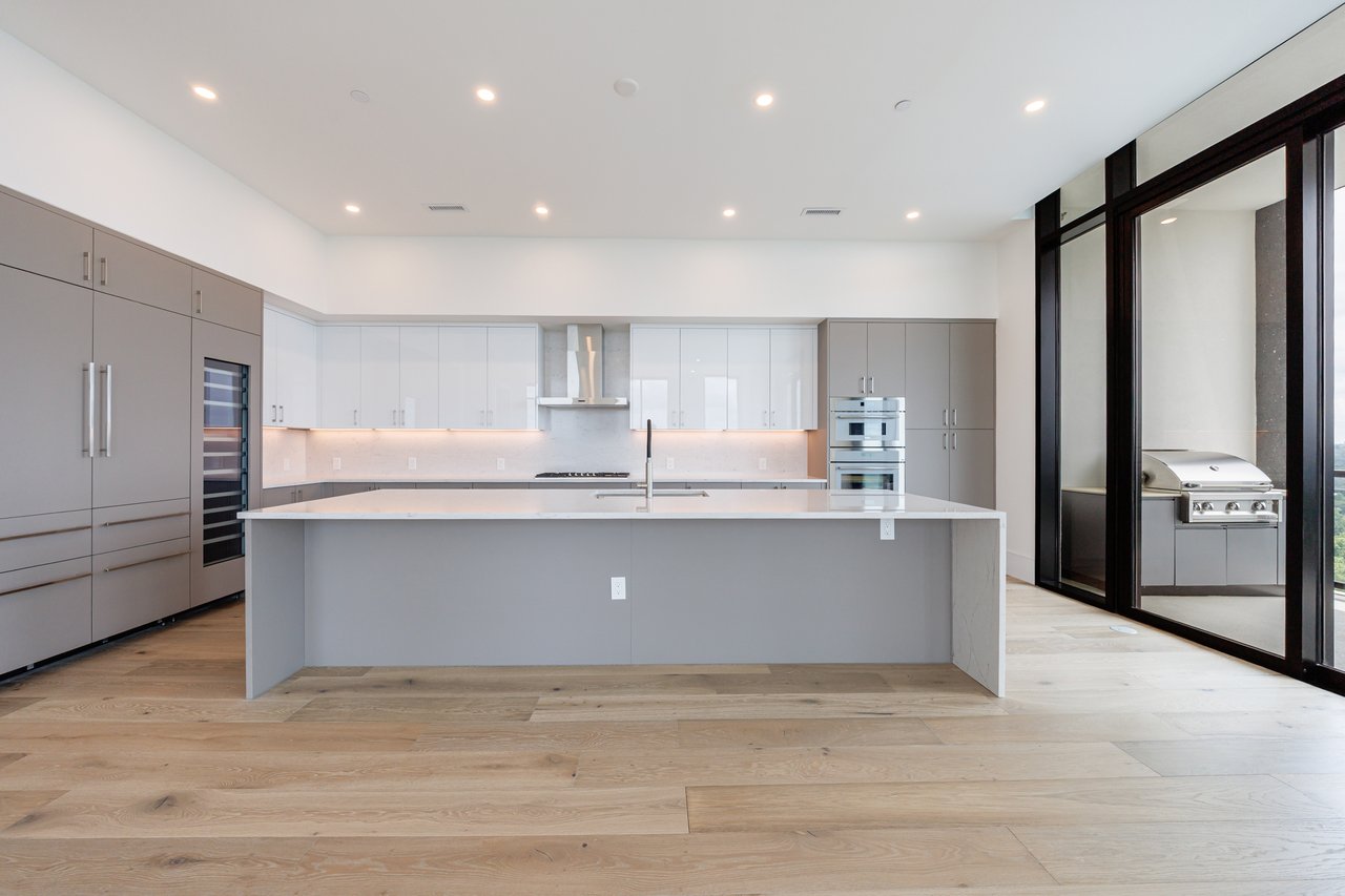 2425 Peachtree Road Unit 1806
