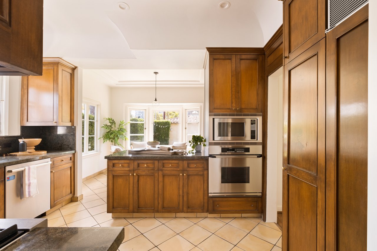 6300 Lindenhurst Avenue, Beverly Grove