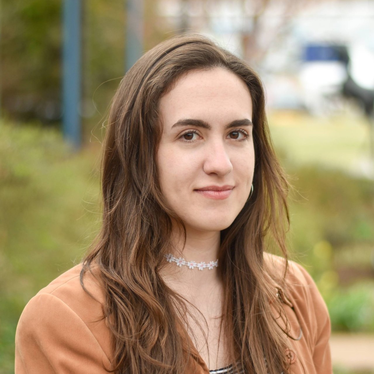 Laura Cox, VA Real Estate Agent Headshot