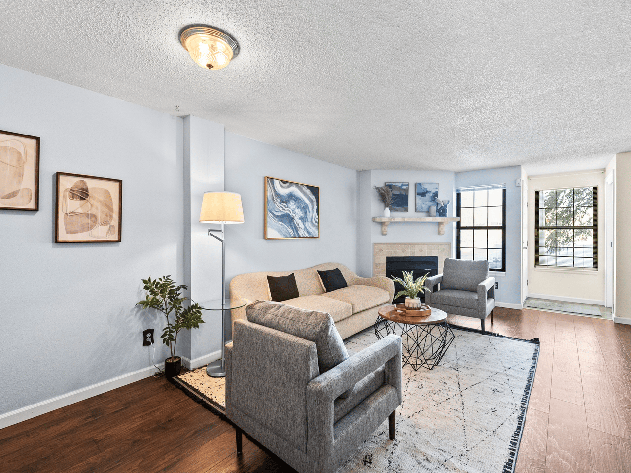 Just Listed: Cozy an Convenient Living in Oak Run