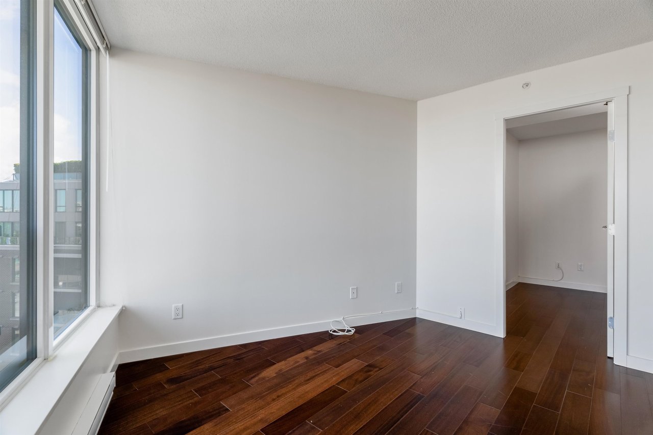 445 W 2nd Ave