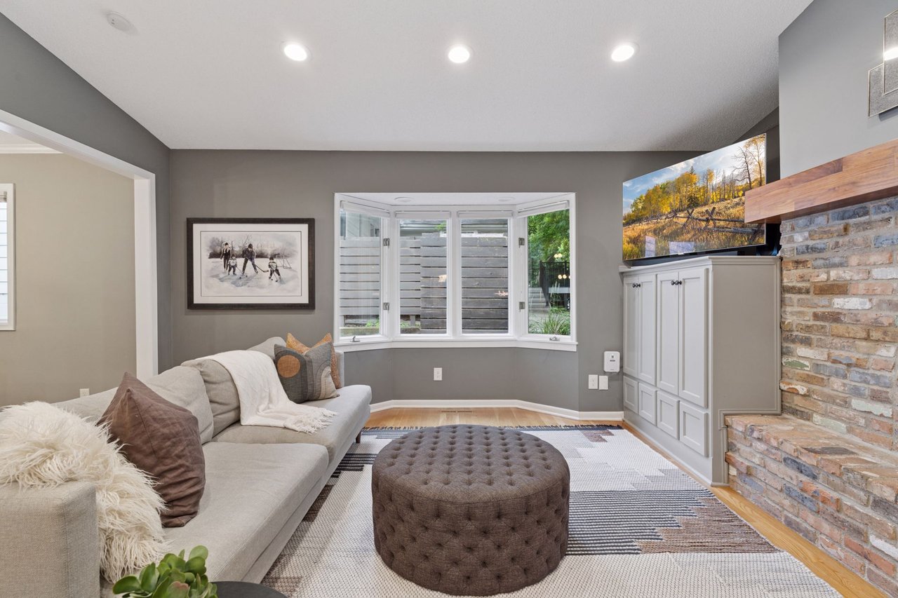 *PENDING* 4516 Vandervork Ave, Edina