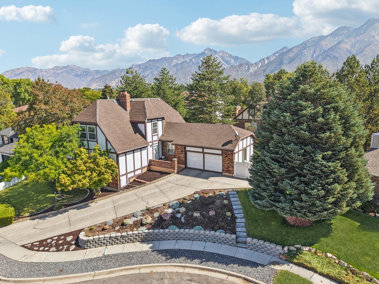 11343 S Clifford Cir