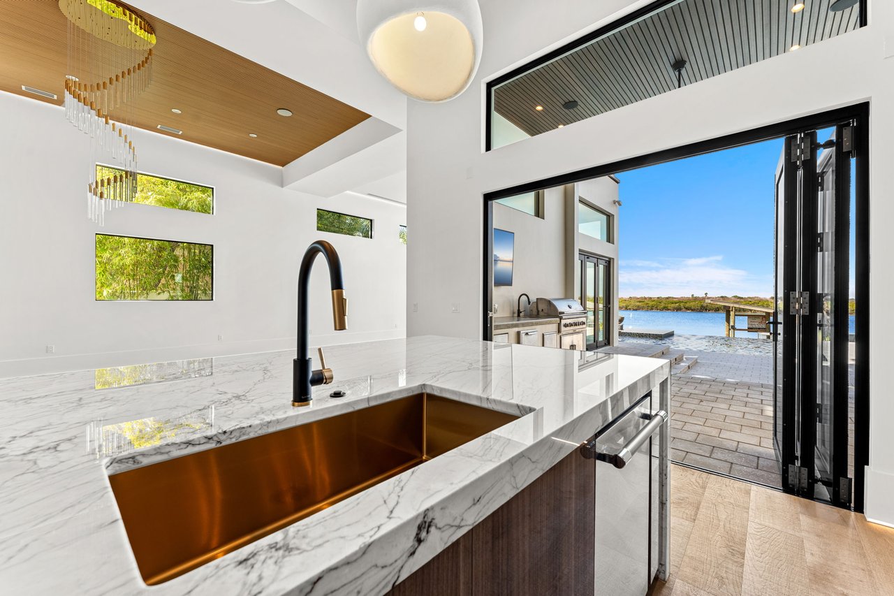 1194 N Peninsula Ave New Smyrna Beach, FL 32169