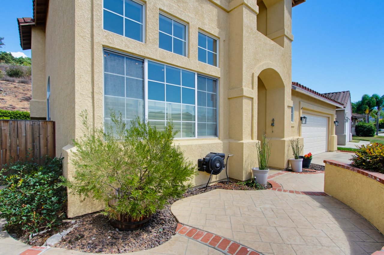 3350 Avocado Vista Ln