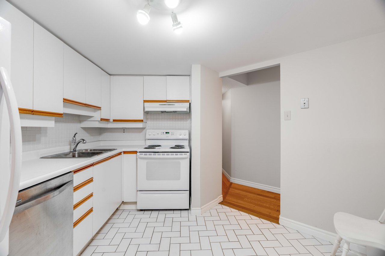 beautiful 2 bedroom 2 bath Condo in downtown London