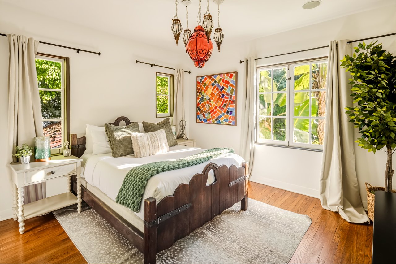 1135 Sunset Vale Ave, West Hollywood