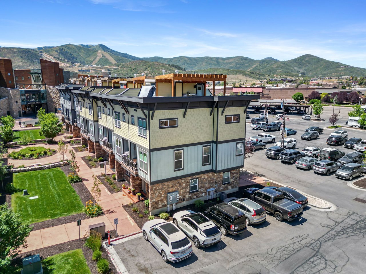 1370 Center Dr #21