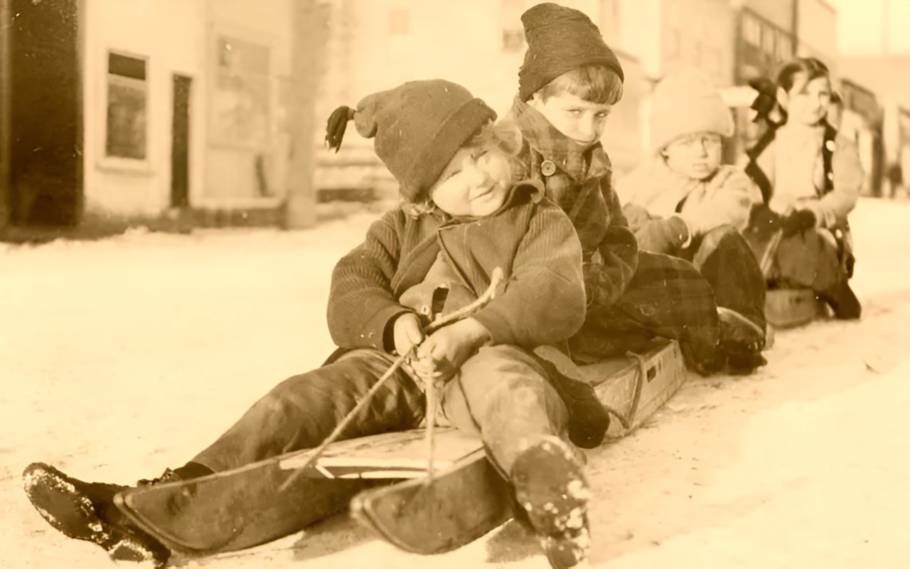 RePurpose Wed – Vintage Sleds