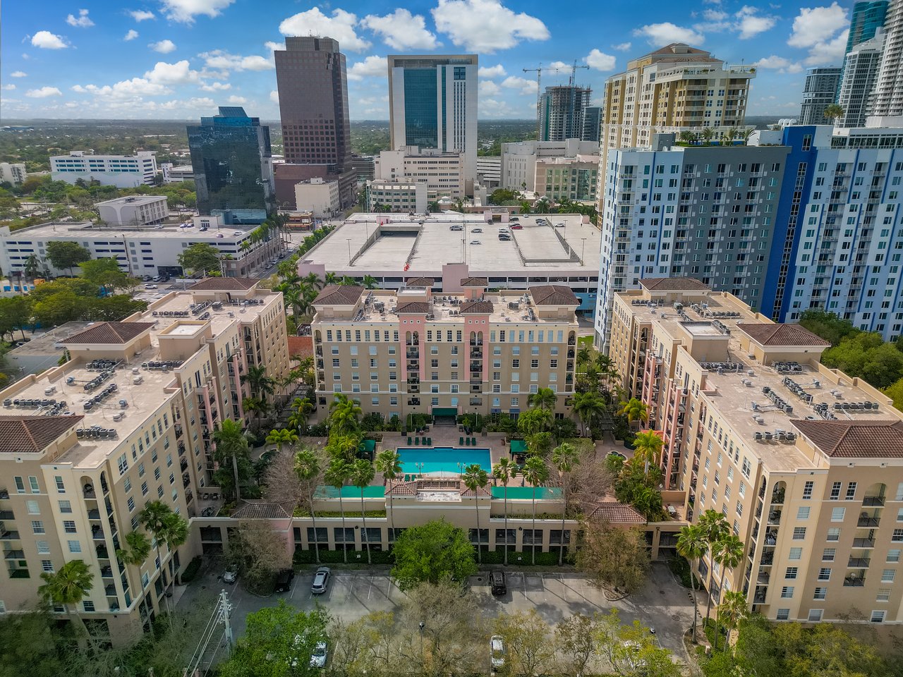 Las Olas by the River