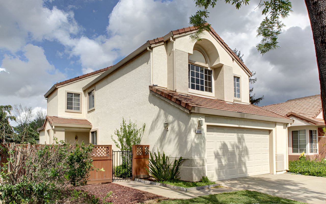 Just Listed! Well Maintained Home in Roseville!