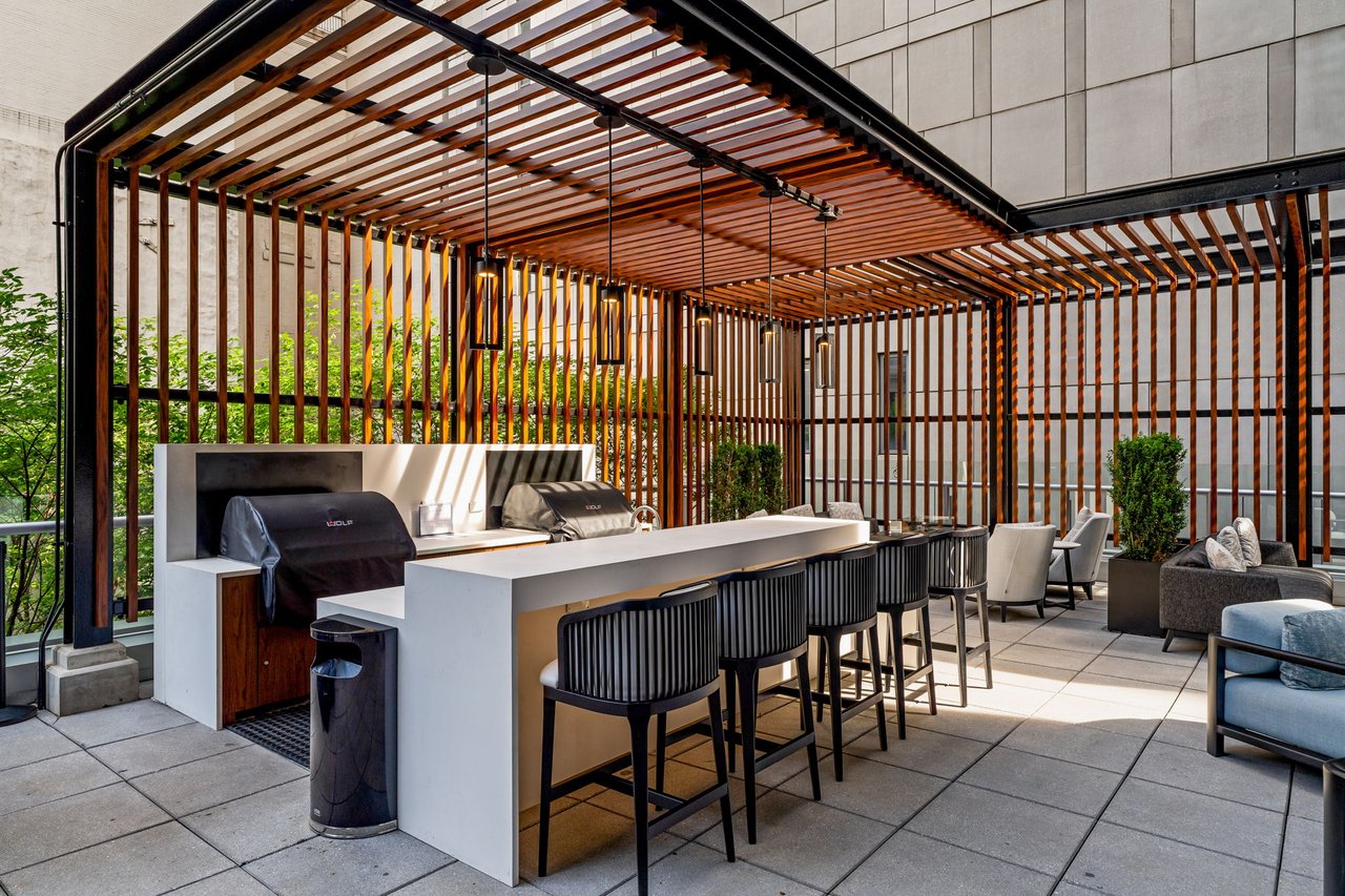 Newly built Terrace, outdoor kitchen, living rooms