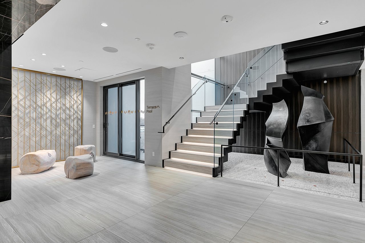 A Grande Penthouse In The Annex